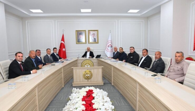 Adıyaman Valisi Osman Varol köy muhtarlarıyla bir araya geldi