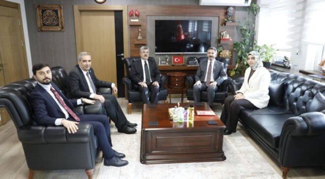 AK Parti Adıyaman heyeti ve Bakan Yardımcısı Ahmet Aydın bir araya geldi