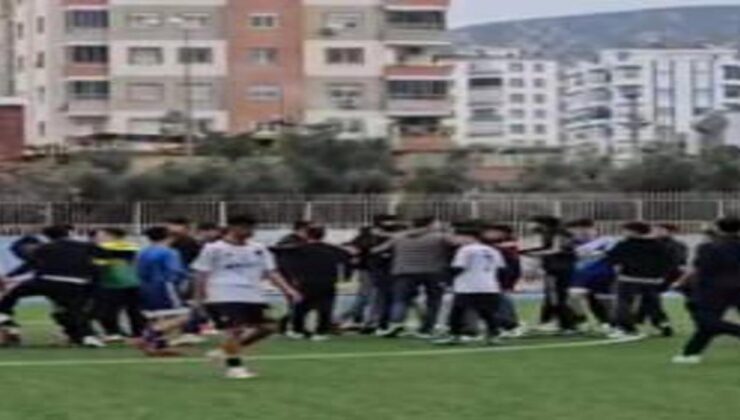 Liseliler futbol turnuvasında birbirlerine girdi: Tekme ve yumruklar havada uçuştu