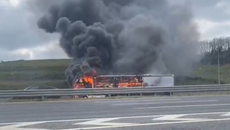 Kuzey Marmara Otoyolu’nda seyir halindeki tır alevlere teslim oldu  – Videolu Haber