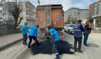 Yeşilyurt Mahallesi’nde altyapı sonrası zarar gören İbrahim Dede Caddesi onarılıyor