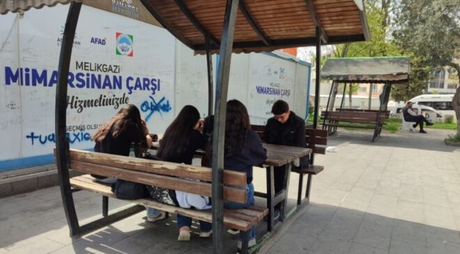 Bölgedeki okul saldırıları sonrası, Adıyamanlı öğrenciler okul girişlerinde önlem bekliyor  – Videolu Haber